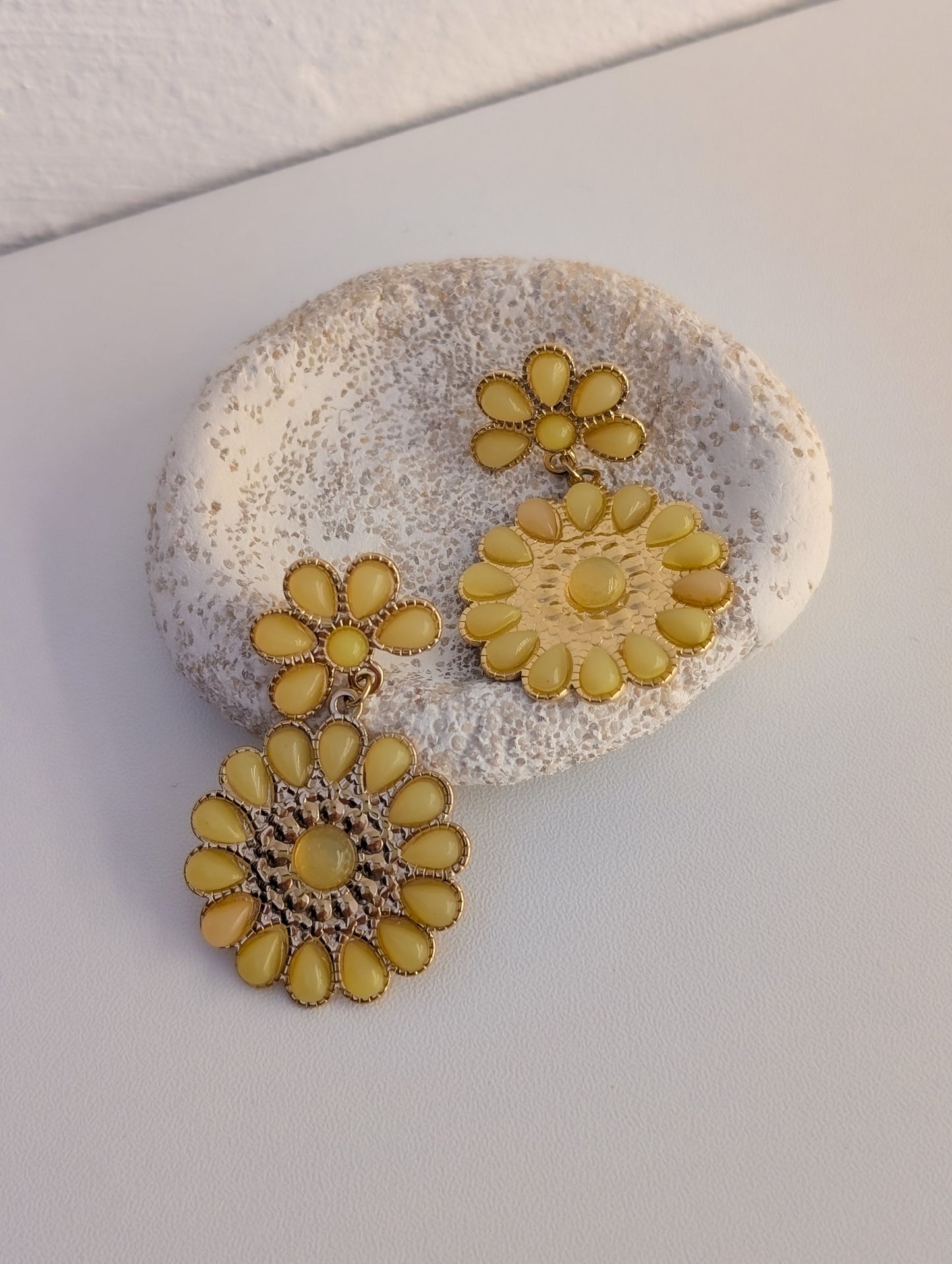 Ohrringe Blütenoptik gelb