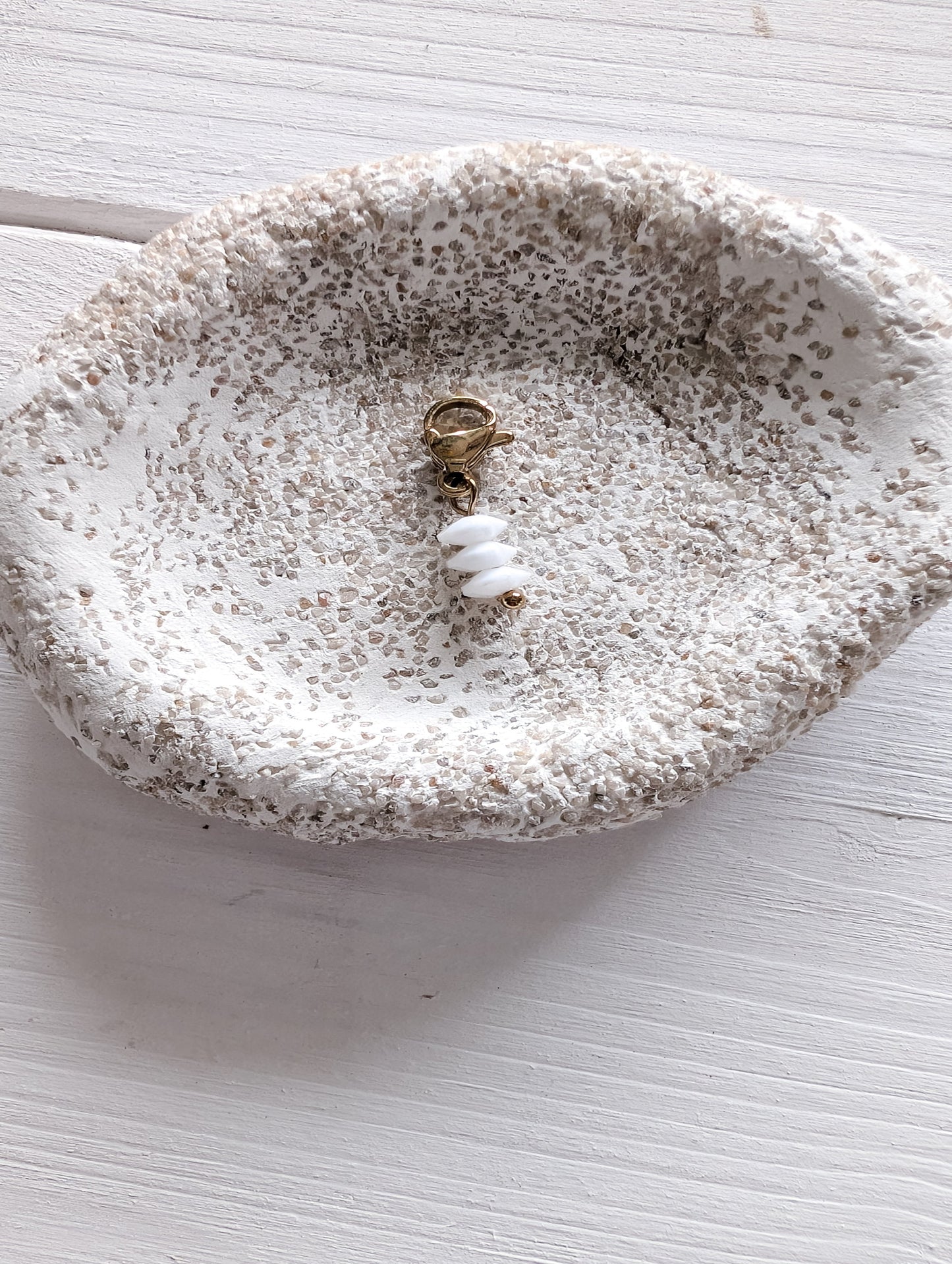 Charm Anhänger gold weisse Steine