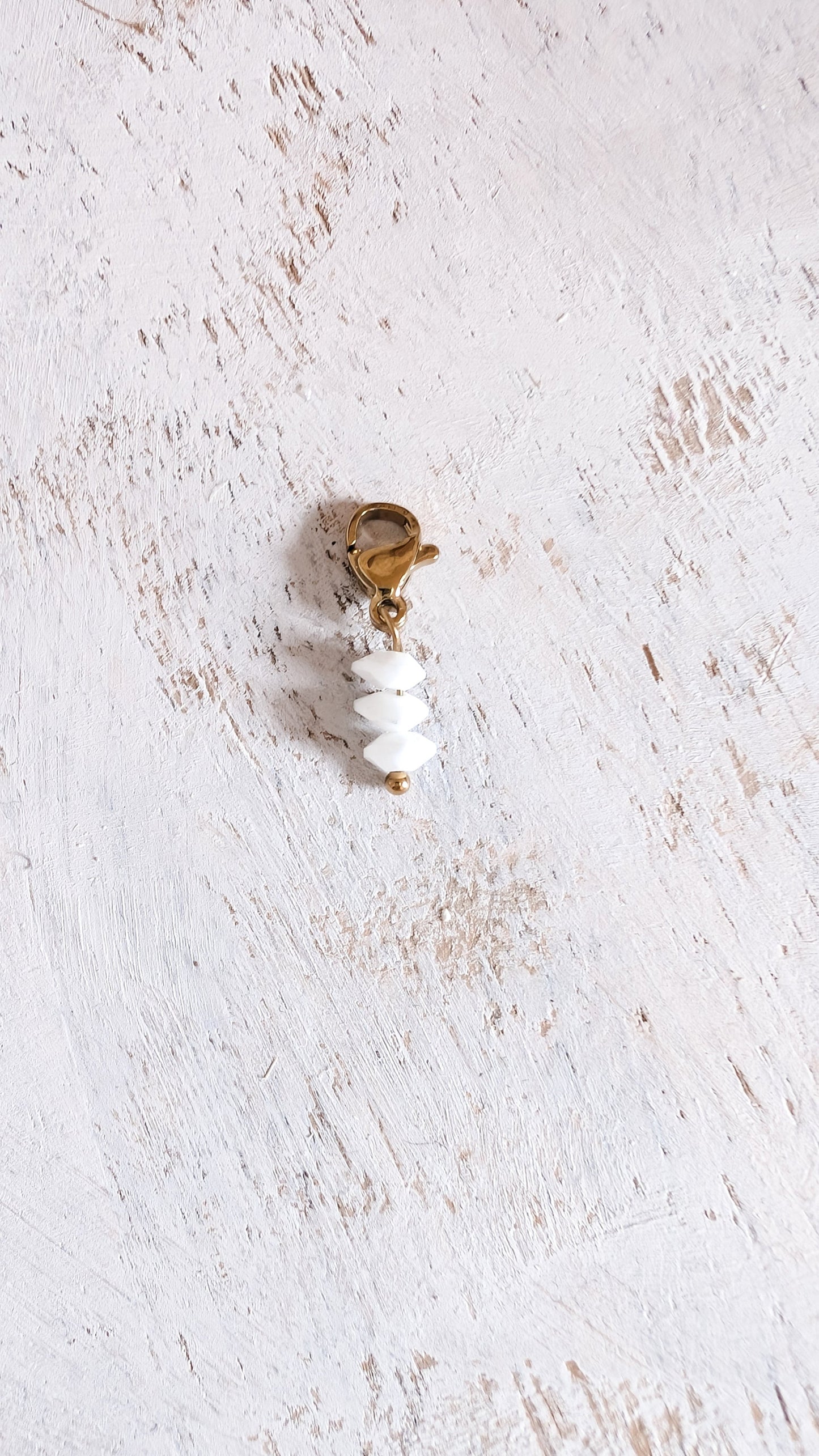 Charm Anhänger gold weisse Steine