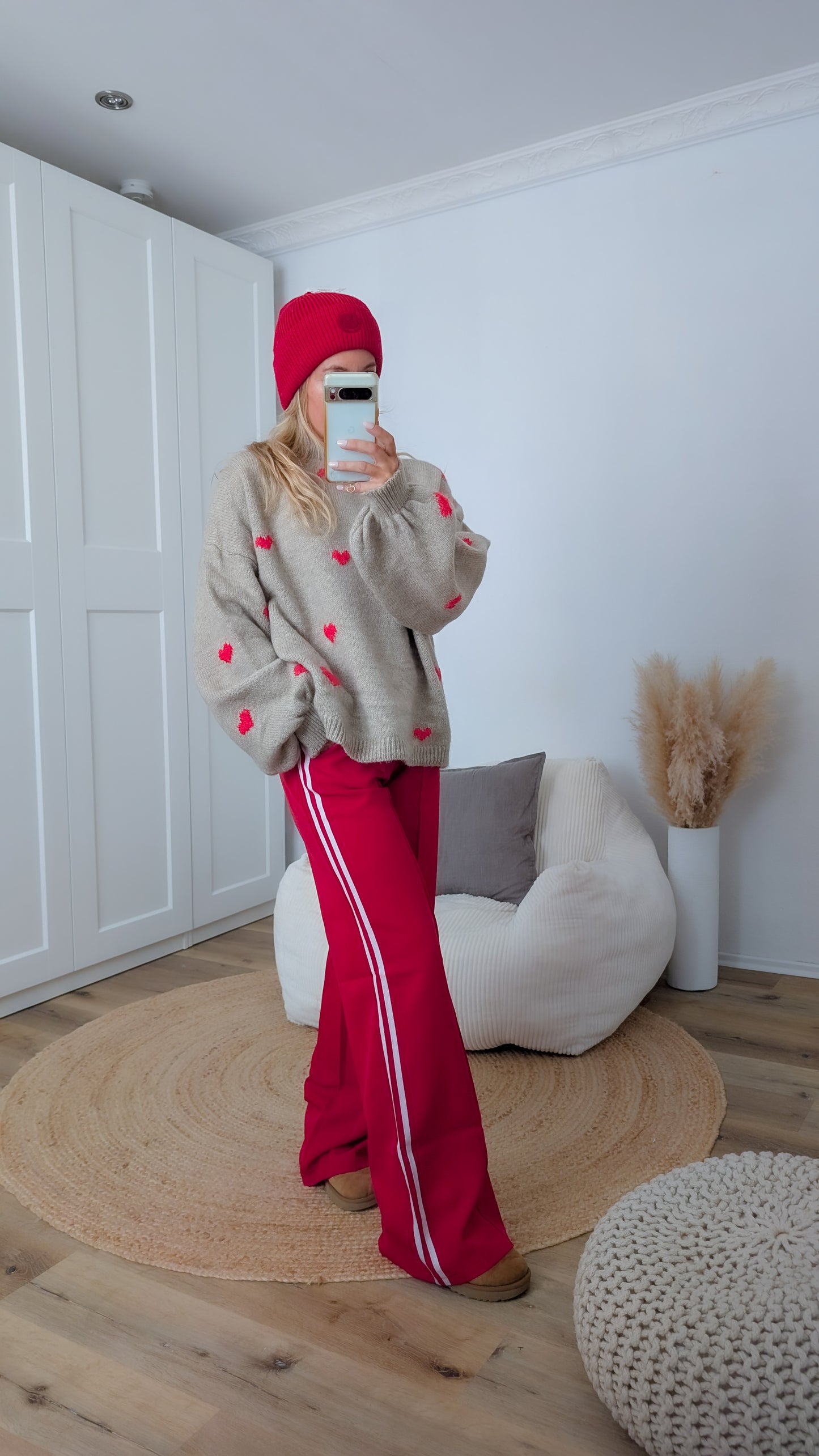 rote Hose mit Streifen