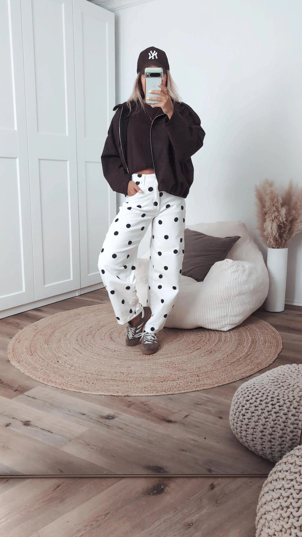Balloon Jeans schwarze Punkte