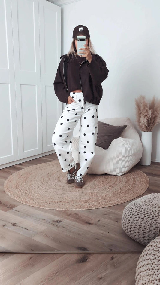 Balloon Jeans schwarze Punkte