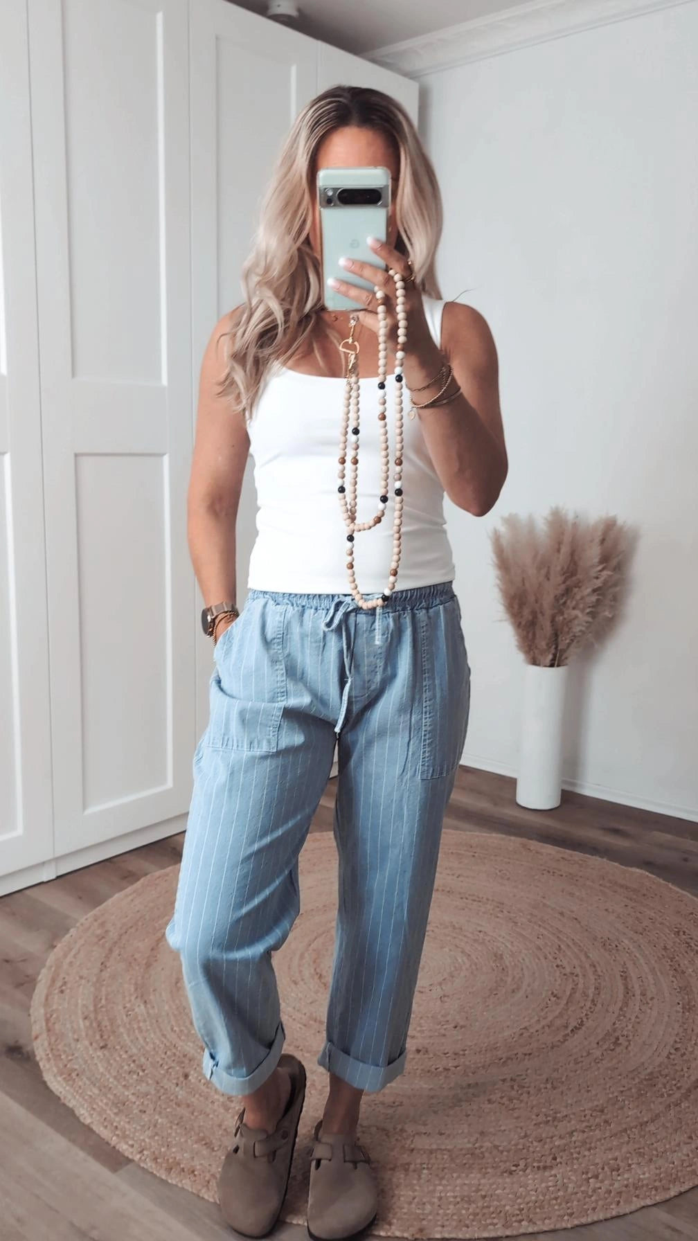 Hose mit Nadelstreifen