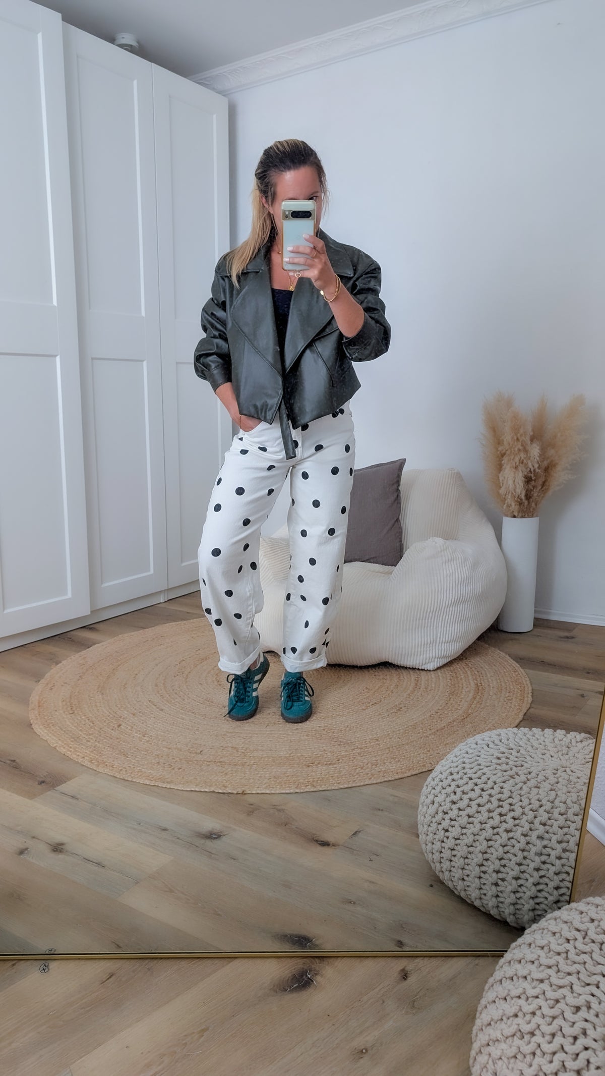 Balloon Jeans schwarze Punkte