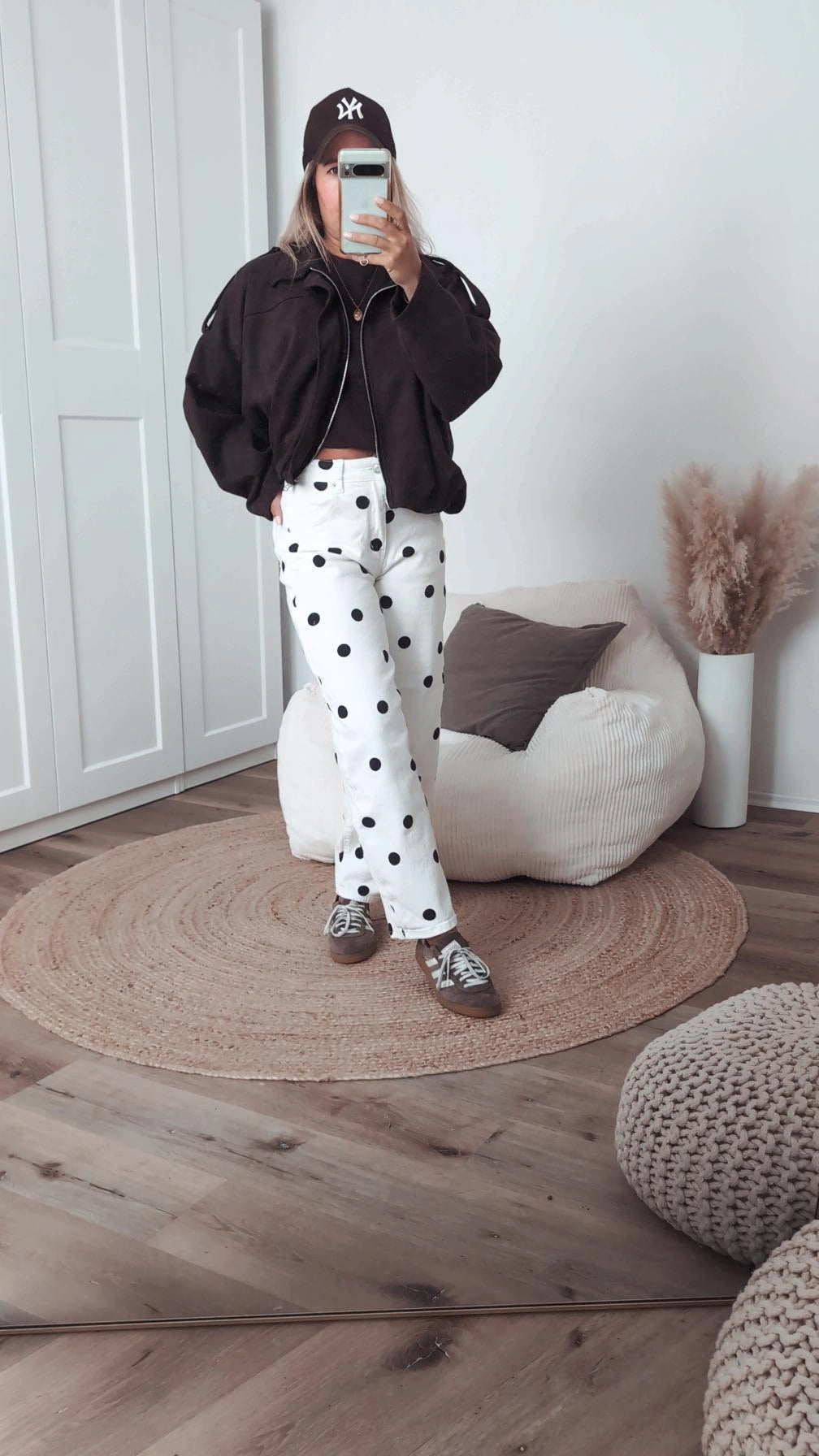 Balloon Jeans schwarze Punkte