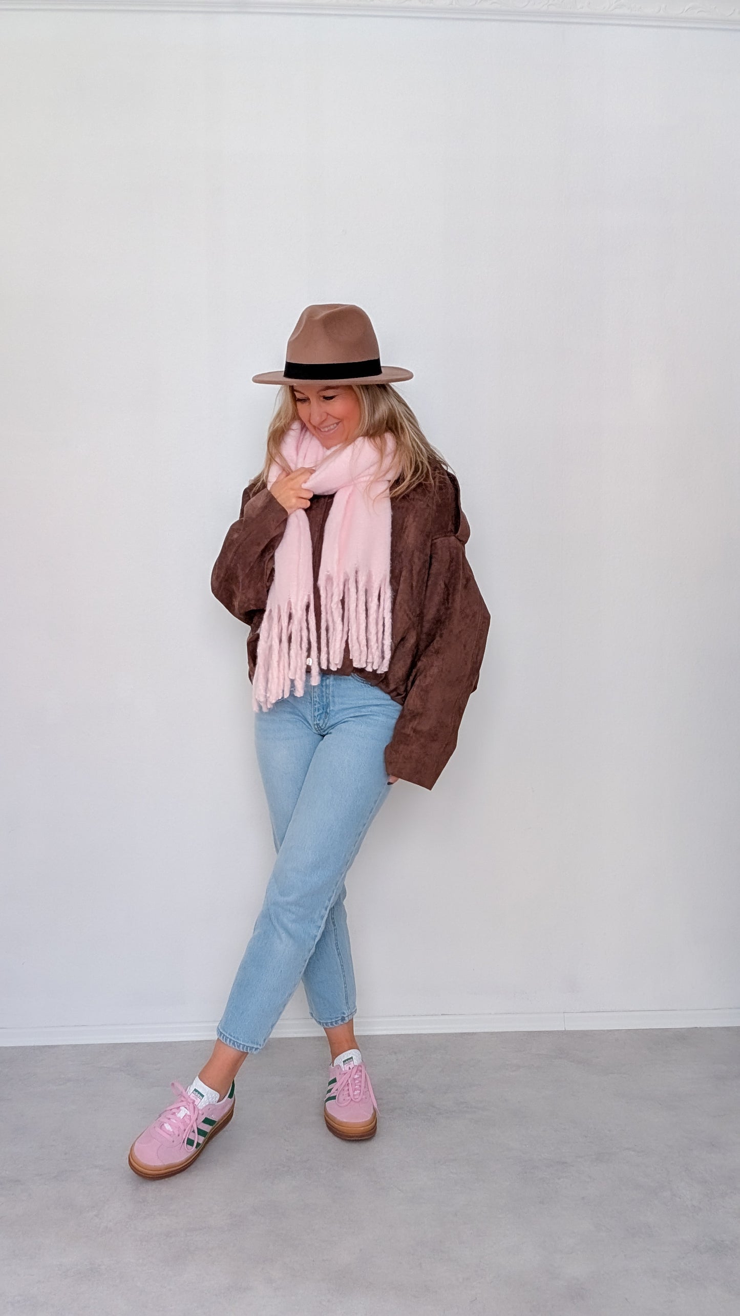 rosa Schal mit Fransen
