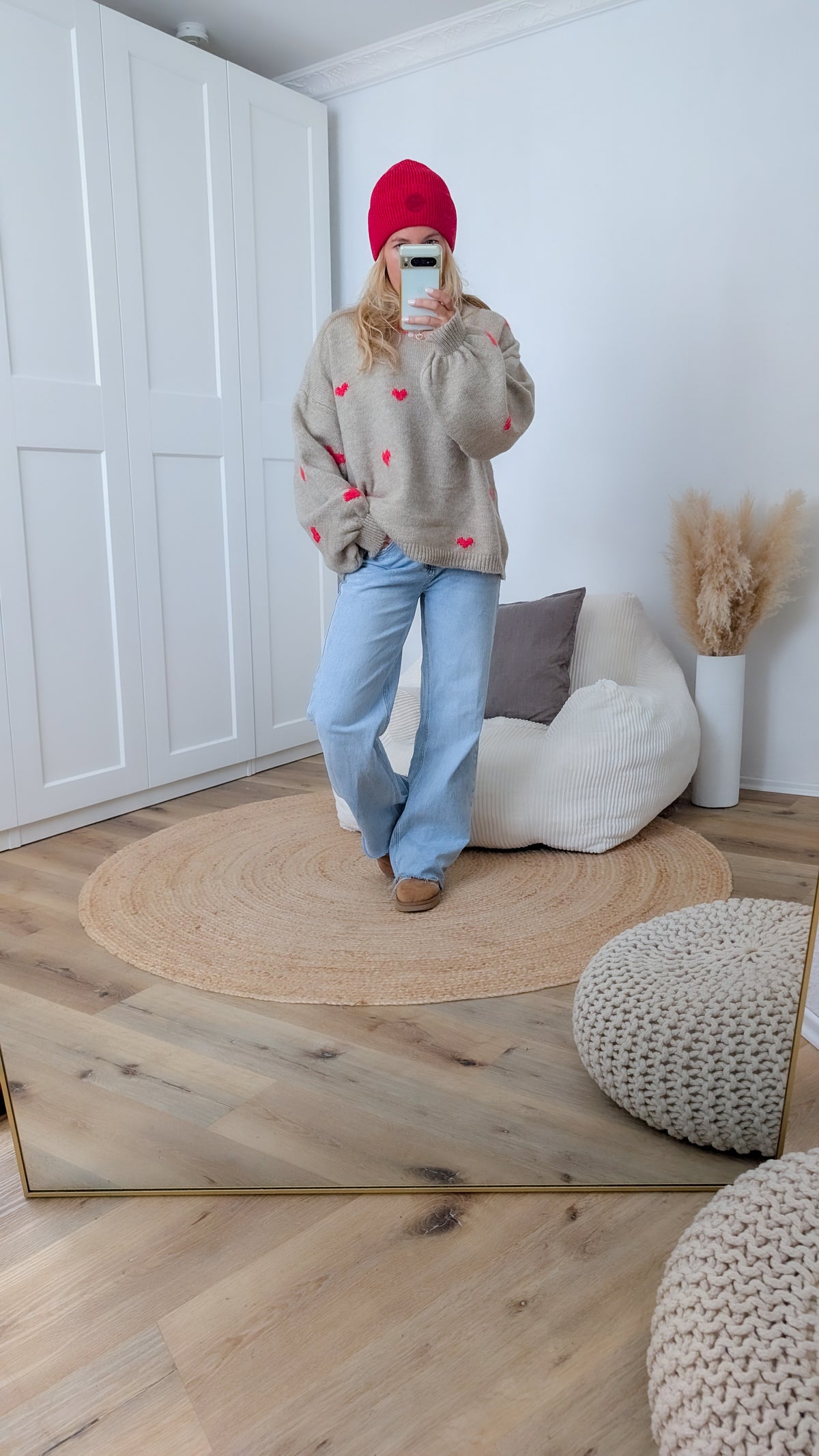 Pullover beige mit roten Herzen