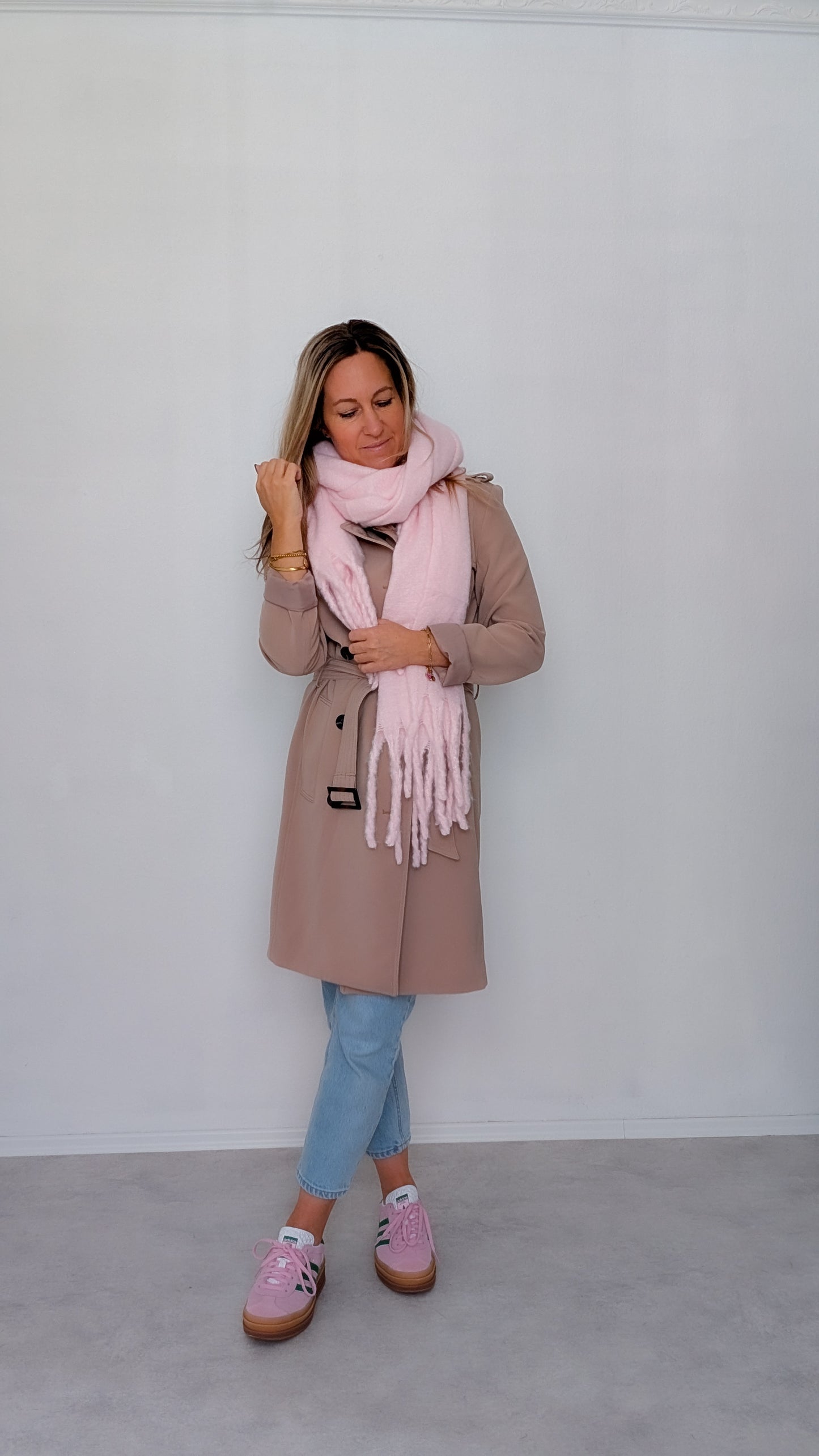 rosa Schal mit Fransen