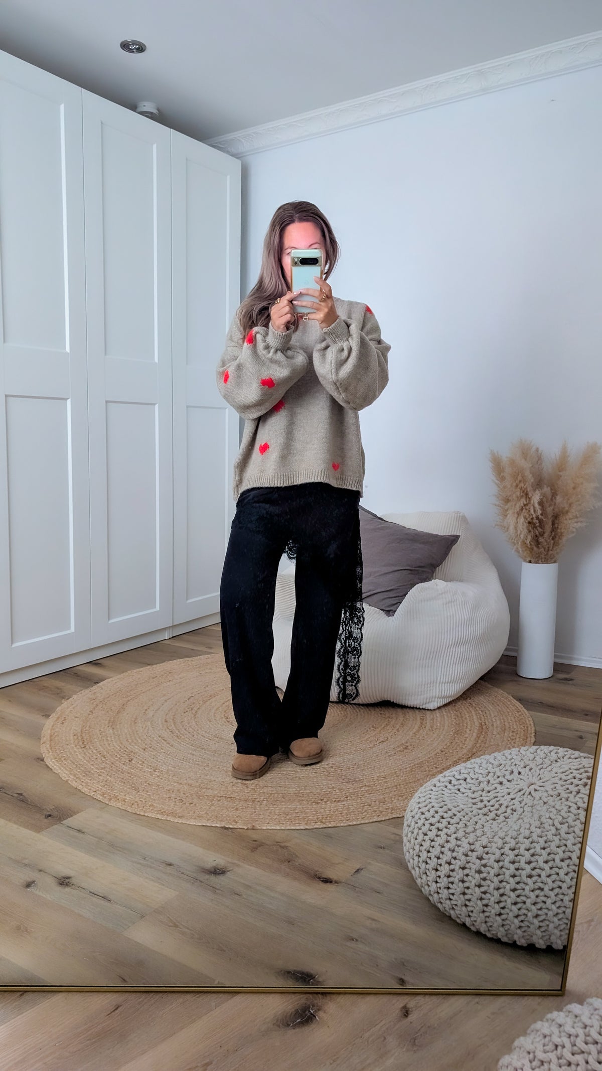 Pullover beige mit roten Herzen