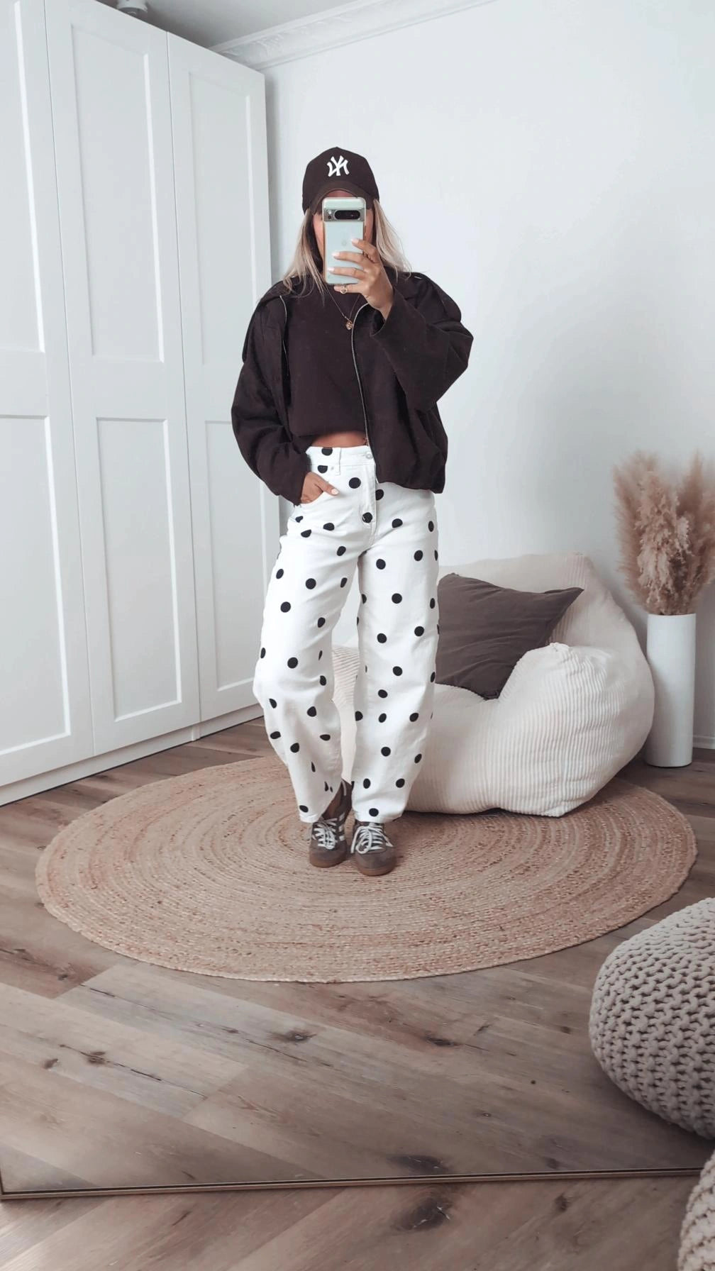 Balloon Jeans schwarze Punkte