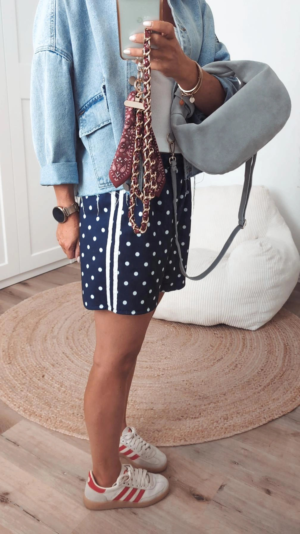 kurze Hose blau mit Punkten