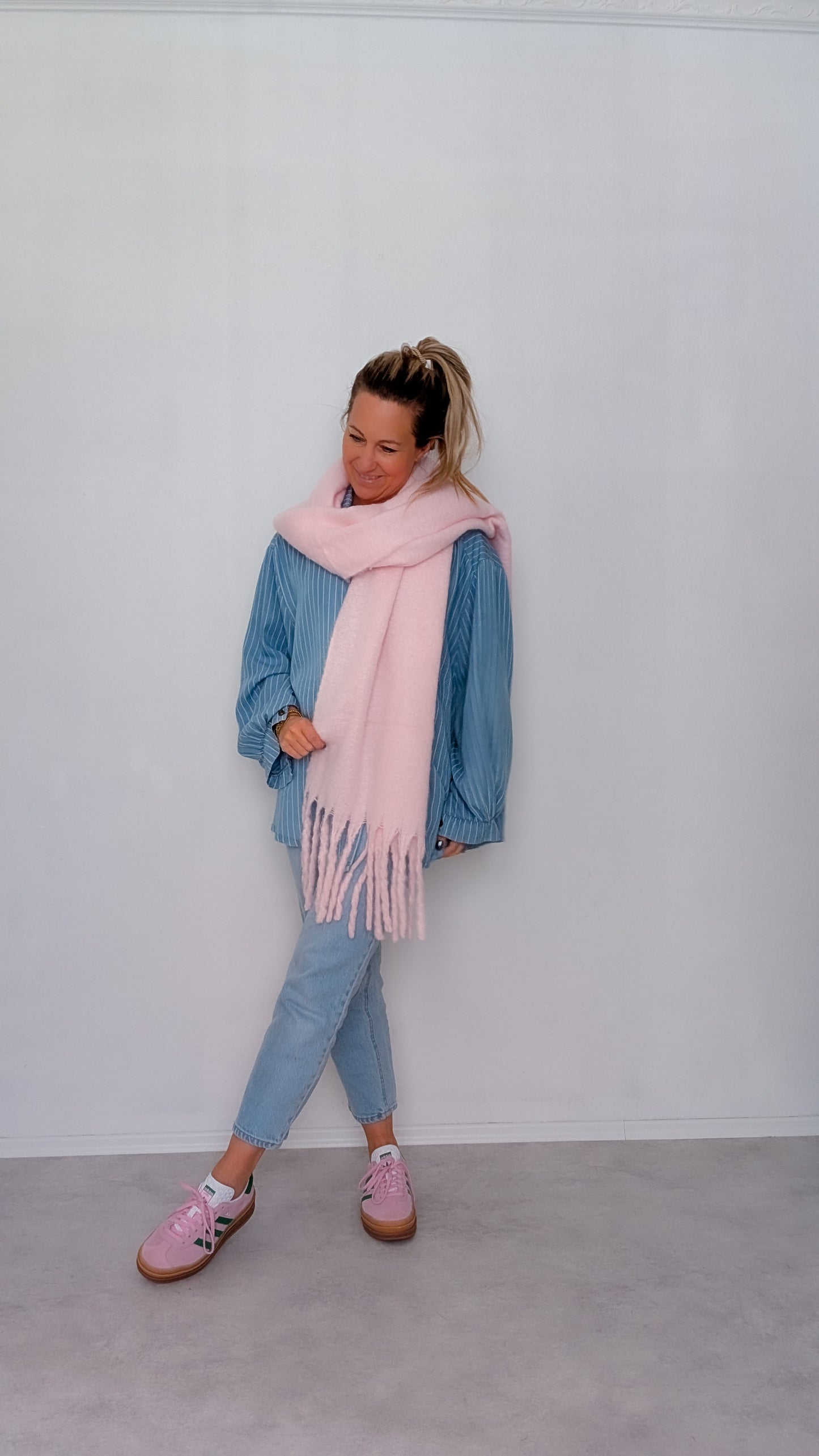 rosa Schal mit Fransen