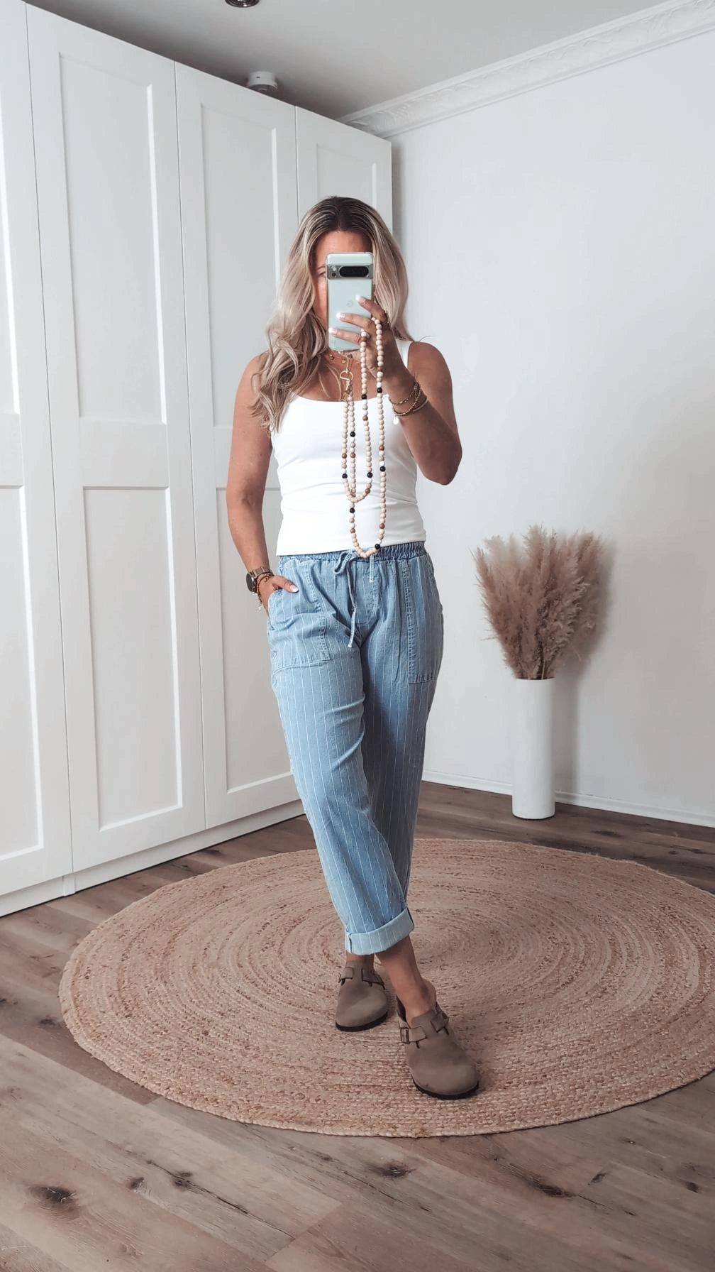 Hose mit Nadelstreifen
