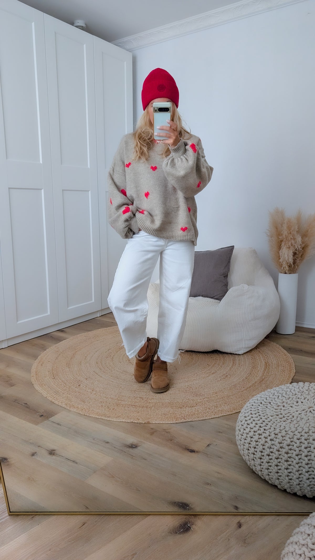 Pullover beige mit roten Herzen